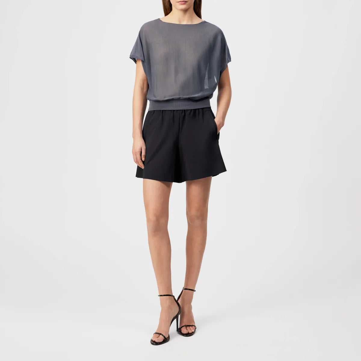 DRYKORN GERLOTTA Strick-T-Shirt mit Oversized Fit, U-Boot-Ausschnitt, kurzen Ärmeln und feiner Strickstruktur aus Baumwoll-Mix.