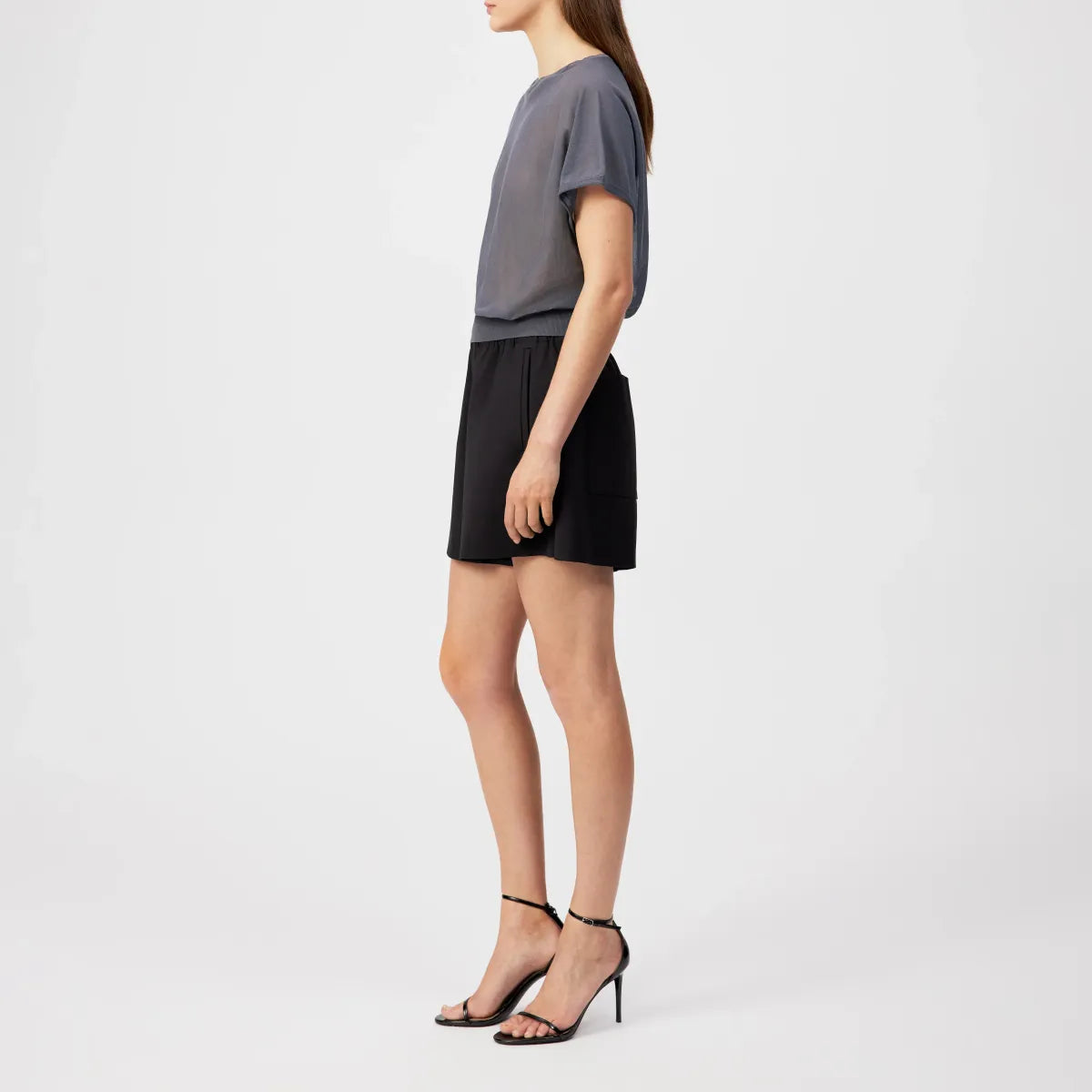 DRYKORN GERLOTTA Strick-T-Shirt mit Oversized Fit, U-Boot-Ausschnitt, kurzen Ärmeln und feiner Strickstruktur aus Baumwoll-Mix.