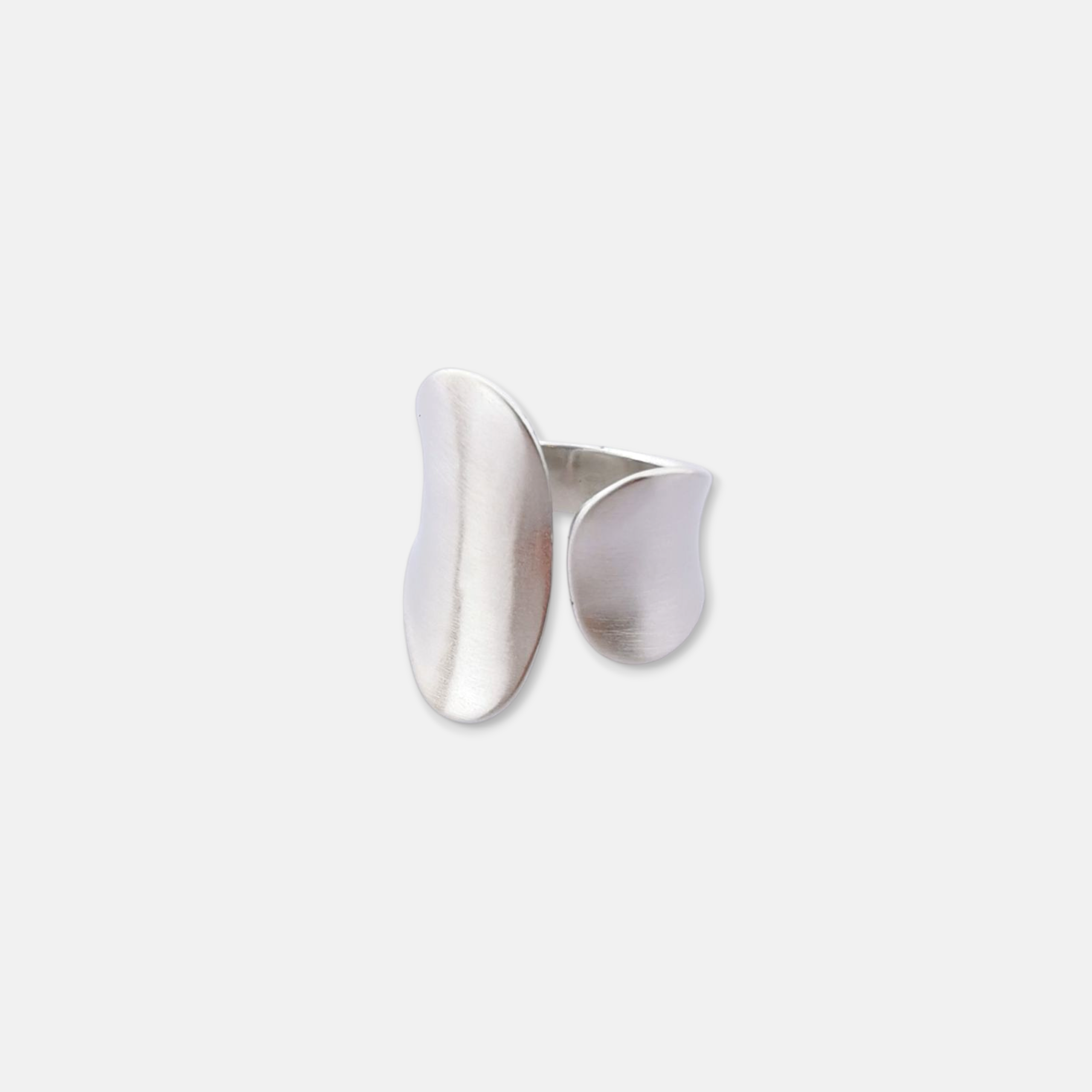 Rosanna de la Riva Statement-Ring mit matter Oberfläche und modernem offenem Design.