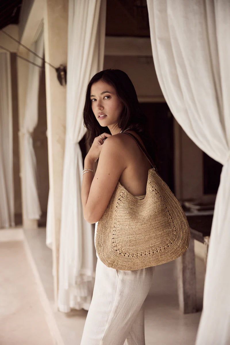 IBELIV MEVA Hobo-Tasche aus handgefertigtem Raffia mit Lederhenkel und weicher Silhouette