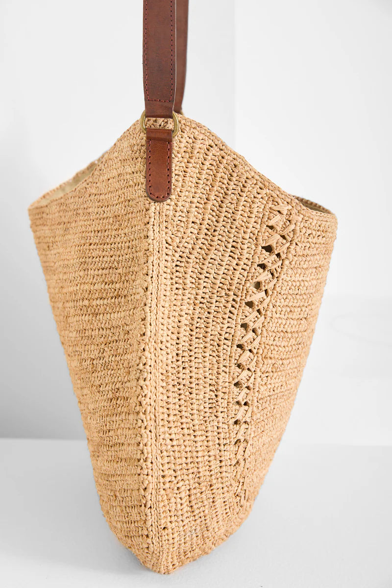 IBELIV MEVA Hobo-Tasche aus handgefertigtem Raffia mit Lederhenkel und weicher Silhouette