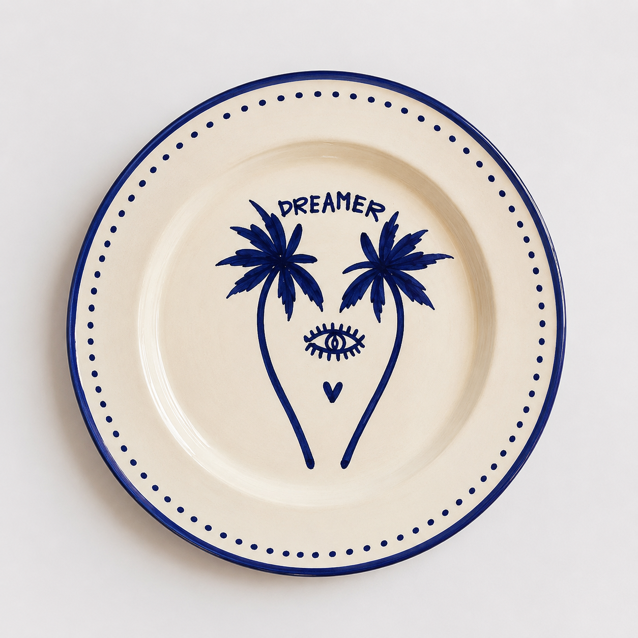 Handbemalter Essteller aus Keramik mit blauem Palmenmotiv und der Aufschrift DREAM von Luna Azul