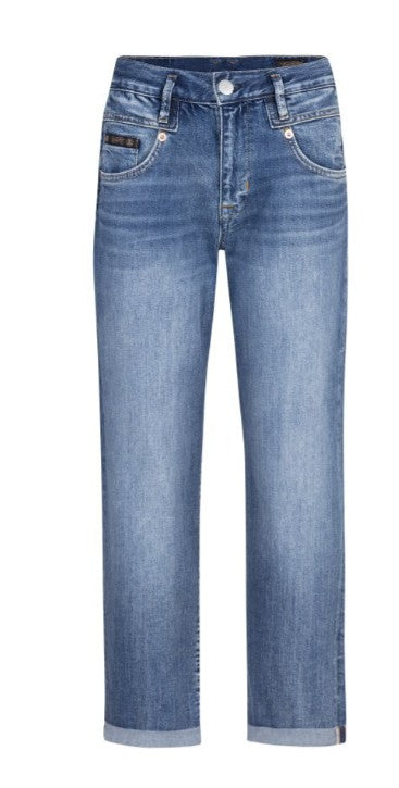Breezy Cropped Organic Denim Stretch Jeans aus Bio-Baumwolle in heller Denim-Waschung mit geradem Bein und umgeschlagenem Saum.