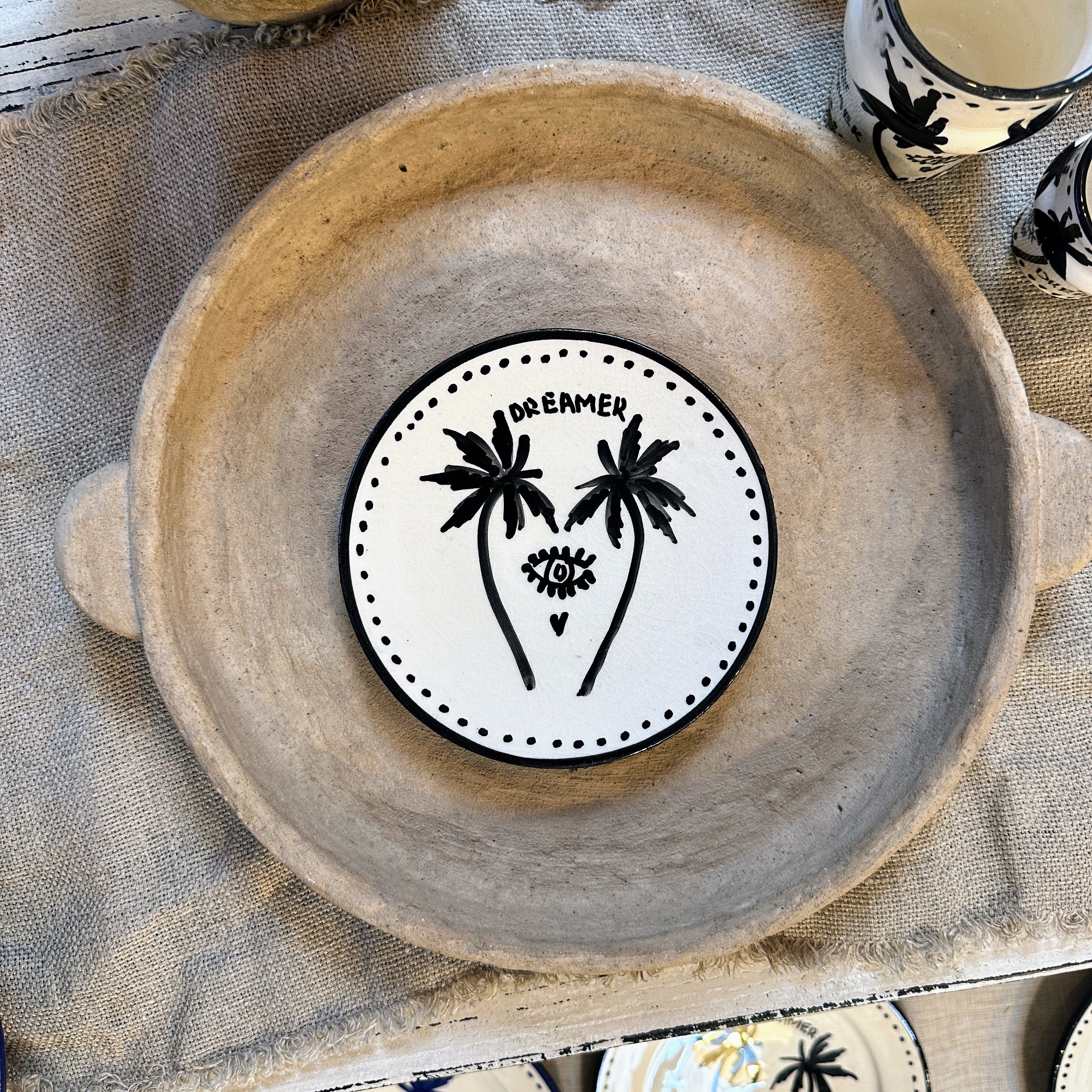 Handbemalter Tappasteller mit schwarzem Palmenmotiv von Luna Azul