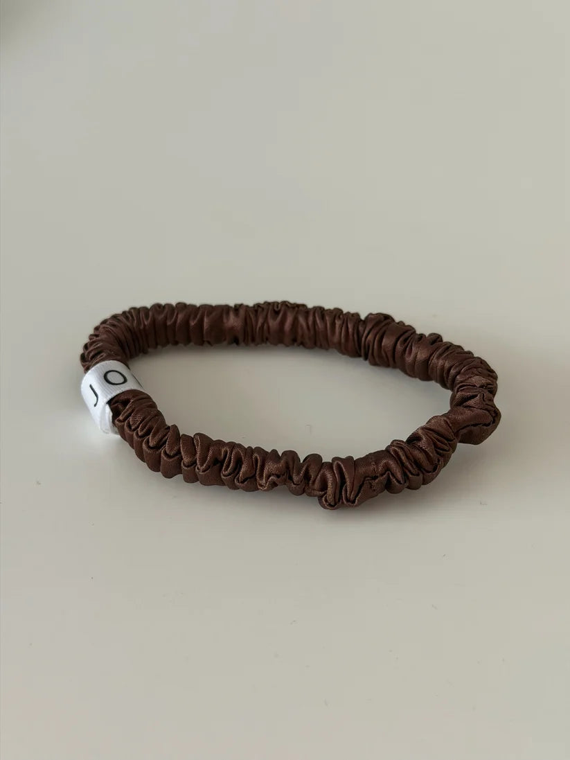JONÀ THE LABEL SILK SCRUNCHIES – choco