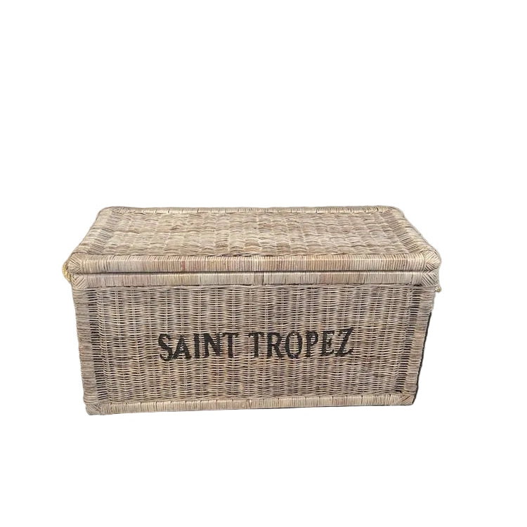 Rattantruhe mit Aufschrift SAINT TROPEZ