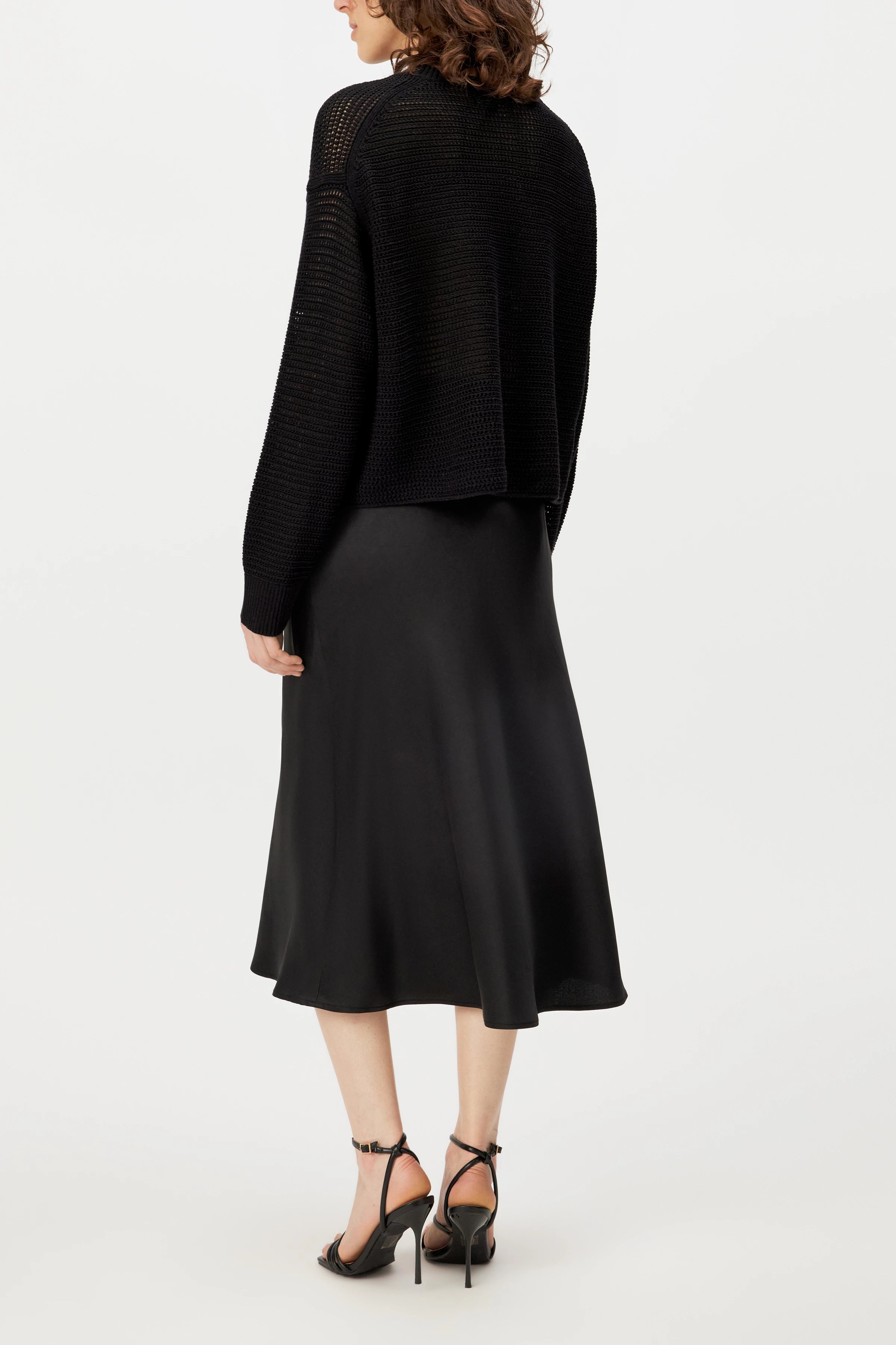 DRYKORN MALESE Pullover mit Oversized Fit, Rundhalsausschnitt, langen Ärmeln und verkürzter Cropped-Länge aus hochwertigem Baumwoll-Mix.