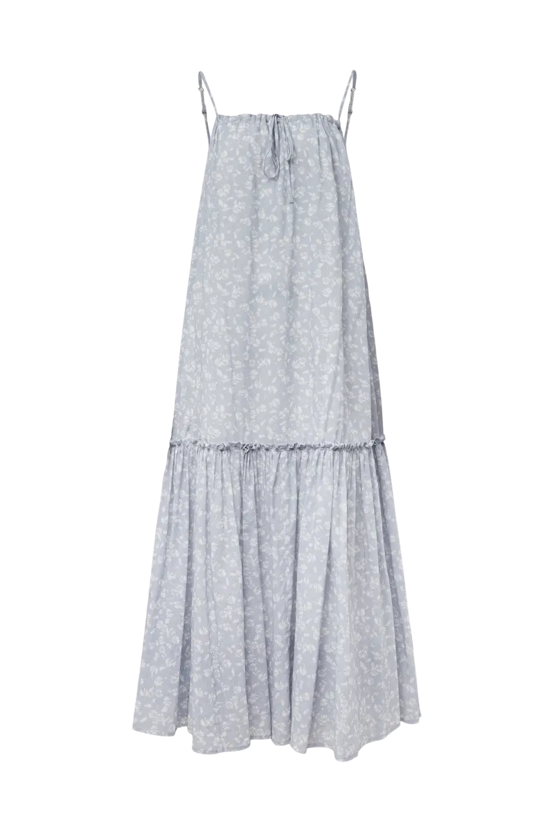 Drykorn Kleid LYNORA mit verstellbaren Spaghettiträgern, Bindeband am Ausschnitt und knöchellanger A-Linien-Silhouette. Luftiges Sommerkleid aus Baumwoll-Viskose-Mix mit feiner Crinkle-Optik.