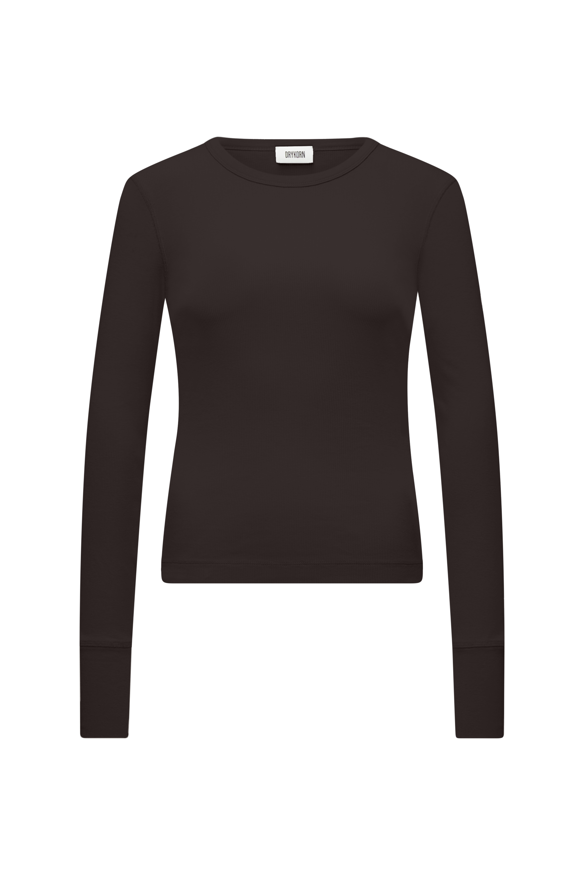 Model trägt das dunkelbraune DRYKORN NURIT_2 Longsleeve aus feiner Baumwoll-Rippqualität mit schmaler Passform und Rundhalsausschnitt.