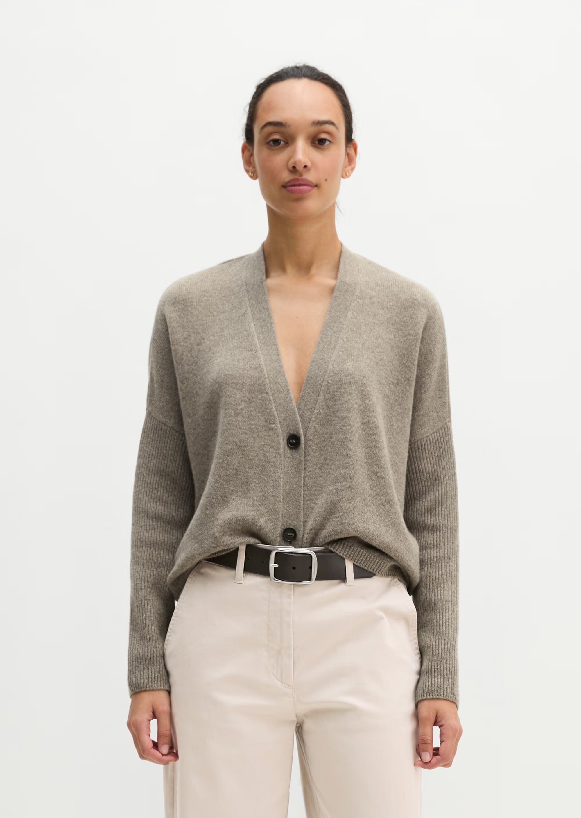 MARC O’POLO Oversize Cardigan aus flauschiger Lambswool in Taupe mit V-Ausschnitt und Knopfleiste.