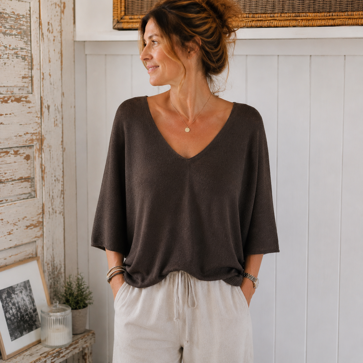 Pullover BROWN für Damen mit V-Ausschnitt, geraden 3/4-Ärmeln und geripptem Saum