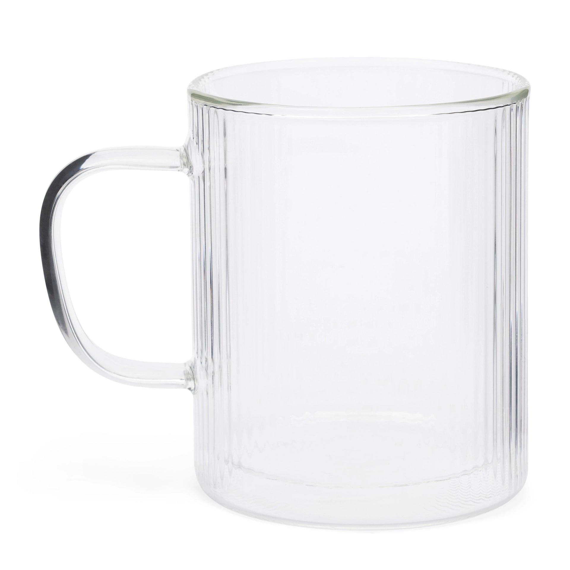 Transparente Glastasse mit Henkel und feiner vertikaler Rillenstruktur.