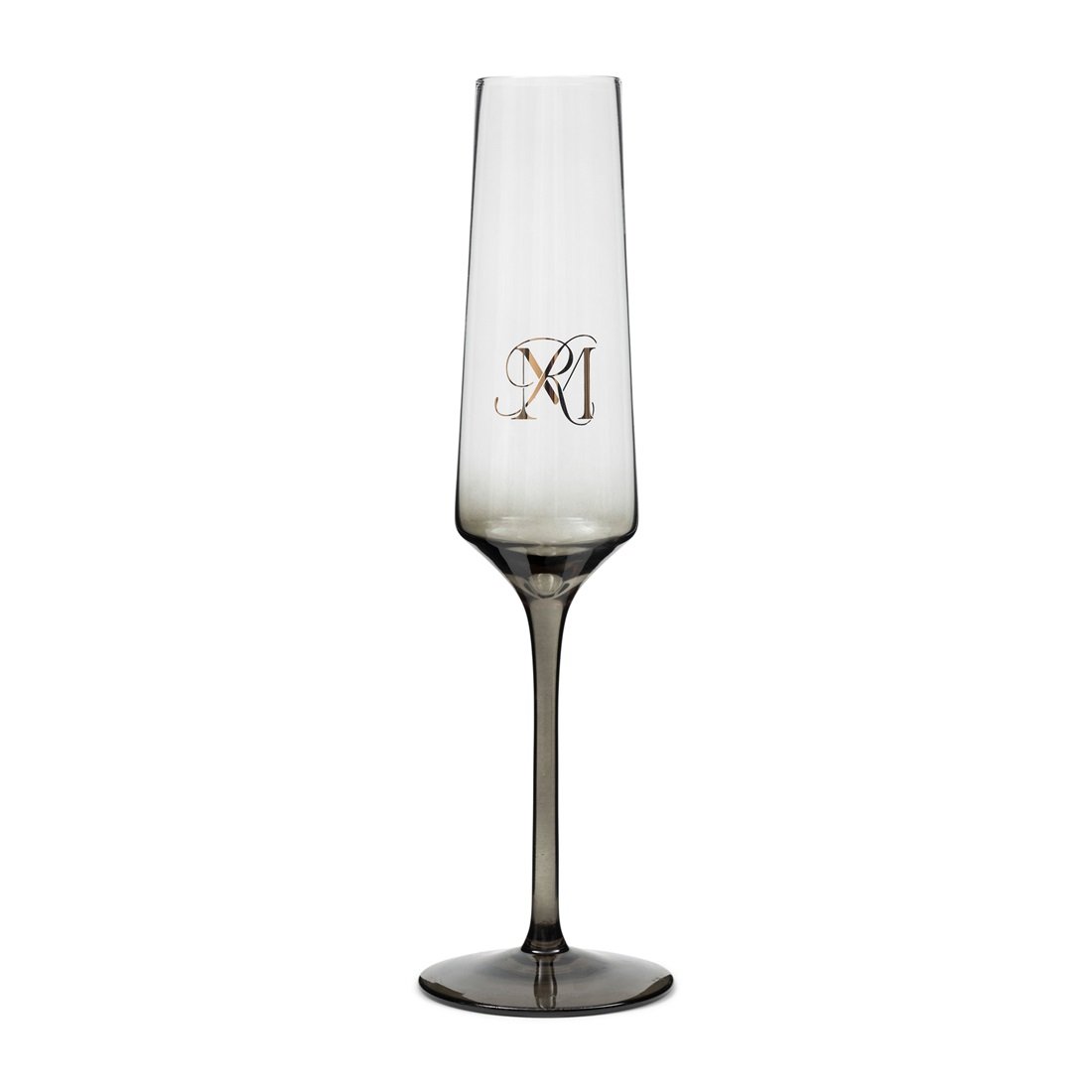 Riviera Maison RM Aura Champagne Glass mit schwarzem Stiel und RM-Monogramm, gefüllt mit Champagner.