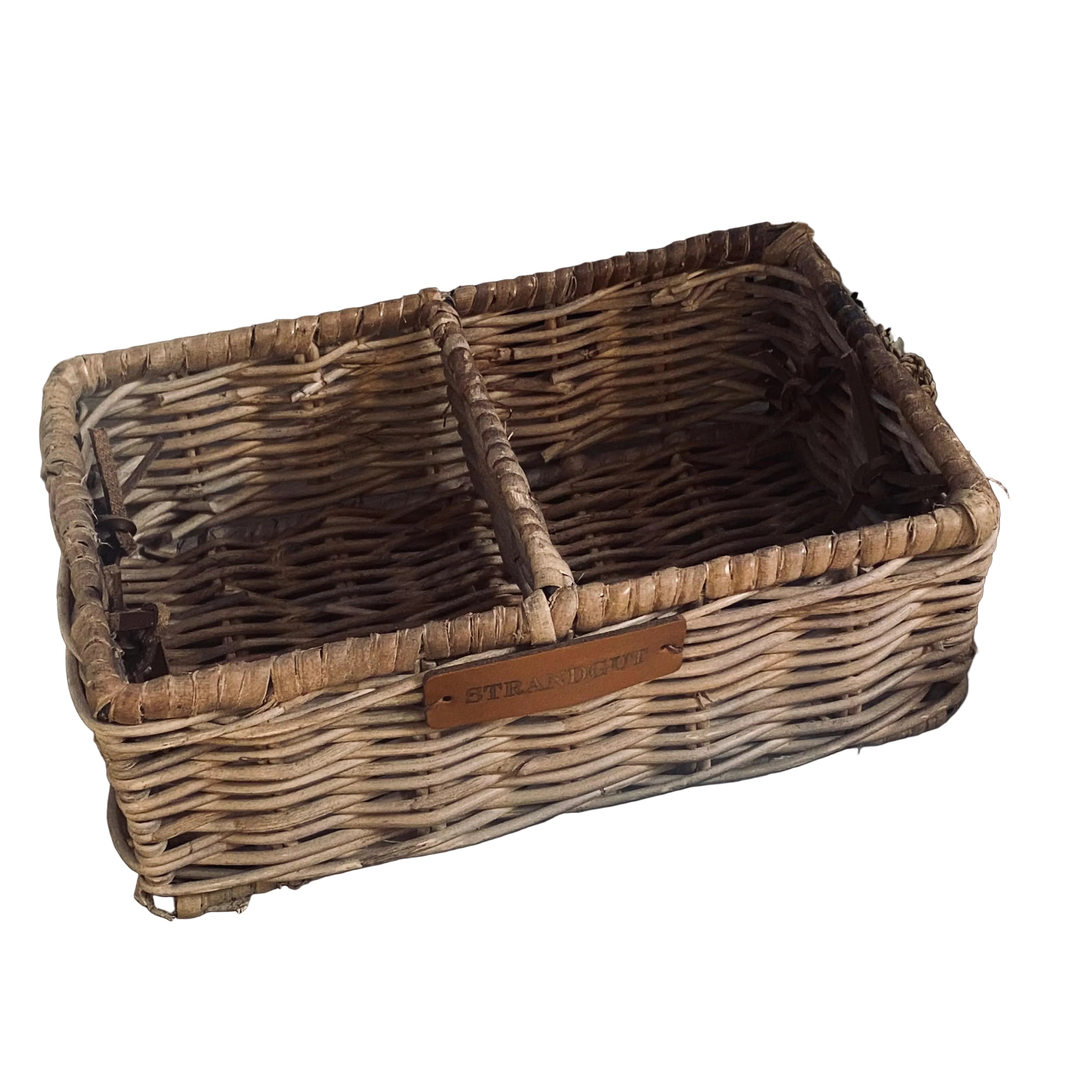 Small Rattan Caddy von STRANDGUT – kleiner geflochtener Rattan Organizer im natürlichen Landhausstil