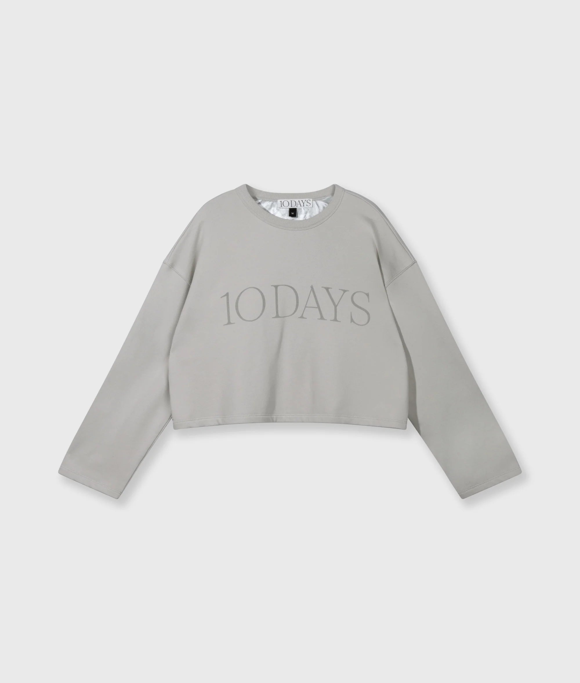 Kurzer 10DAYS Sweater in Stone mit tonalem 10DAYS Schriftzug und lässiger Cropped-Passform