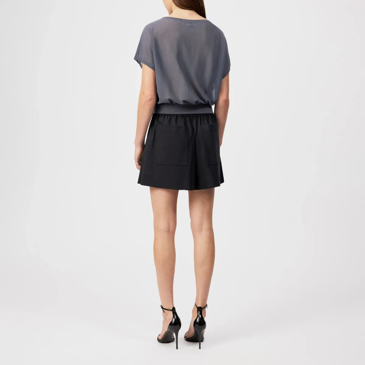 DRYKORN GERLOTTA Strick-T-Shirt mit Oversized Fit, U-Boot-Ausschnitt, kurzen Ärmeln und feiner Strickstruktur aus Baumwoll-Mix.