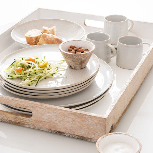 Holztablett mit weißer Beschichtung