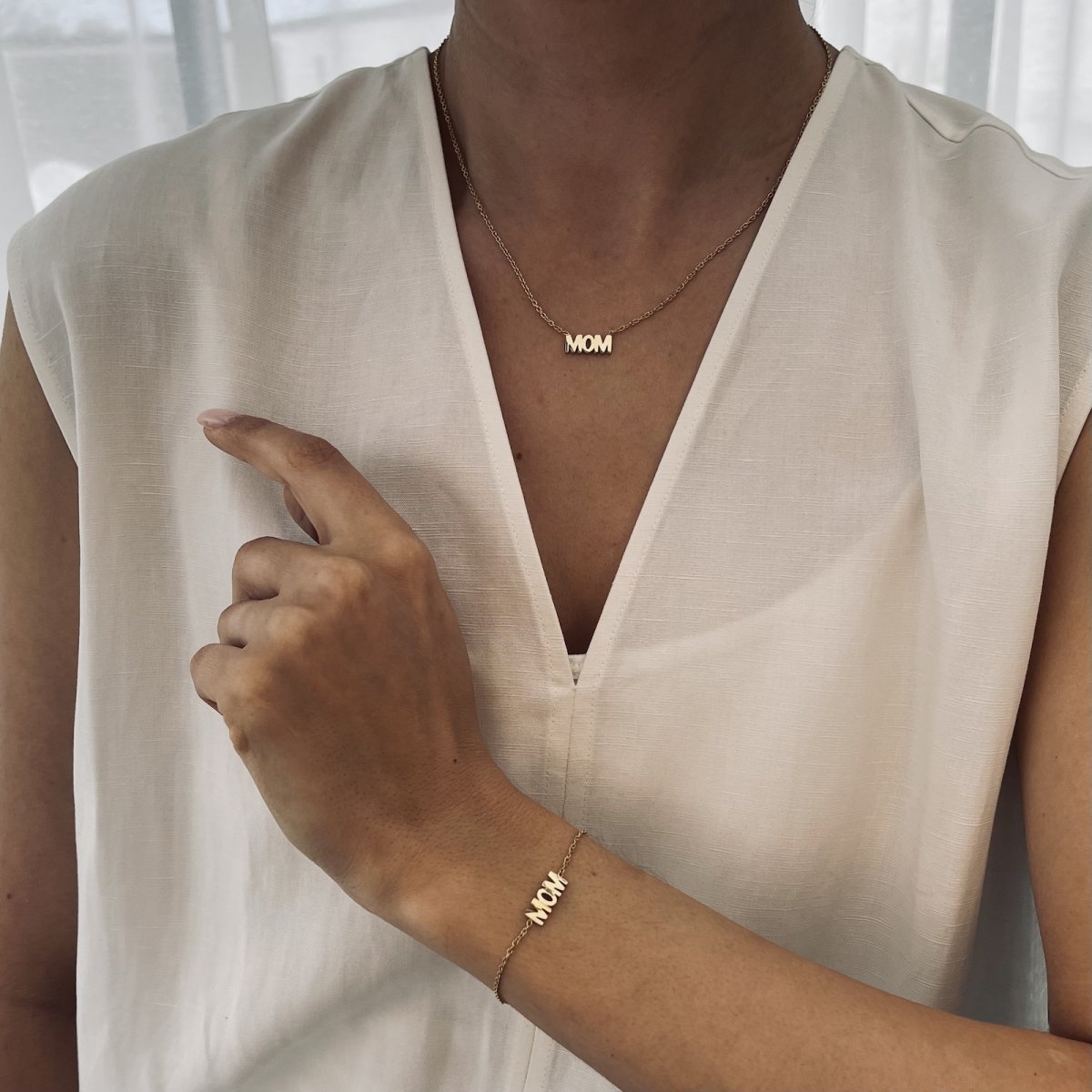 Mom Necklace Gold
