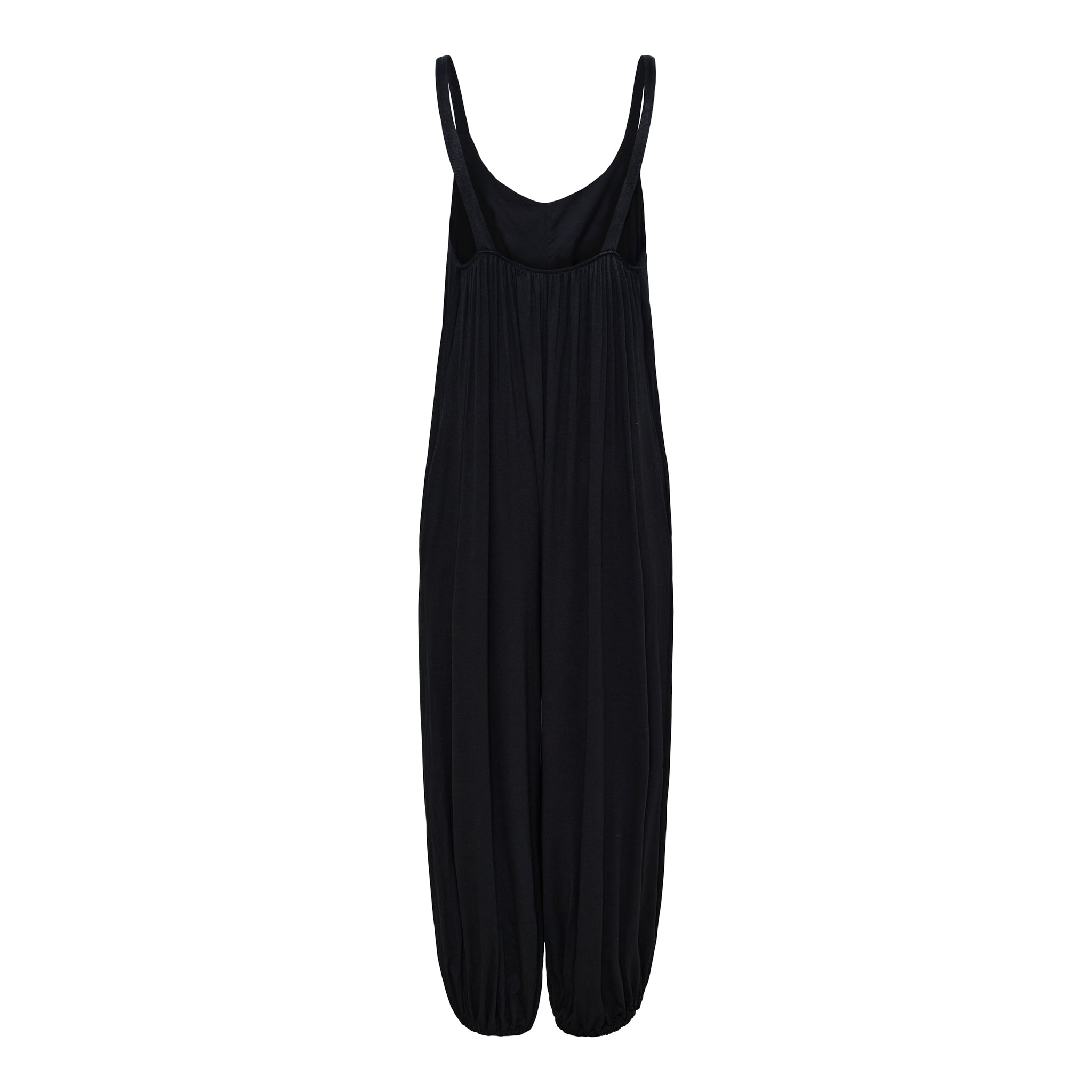 Schwarzer Jumpsuit von Marta du Château mit schmalen Trägern, fließender Passform, weitem Bein, elastischen Beinabschlüssen und seitlichen Eingrifftaschen.