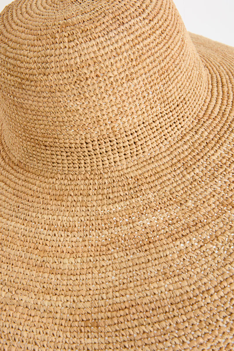 IBELIV IZY Sonnenhut aus handgefertigtem Raffia mit breiter Krempe und natürlicher Flechtstruktur