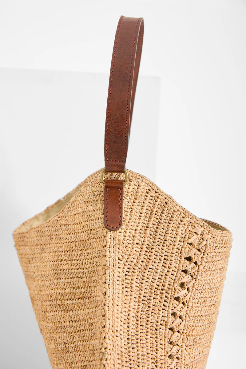 IBELIV MEVA Hobo-Tasche aus handgefertigtem Raffia mit Lederhenkel und weicher Silhouette