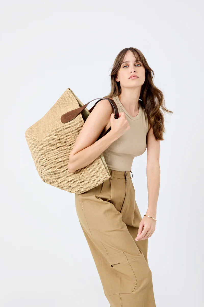 IBELIV TOKYO II Korbtasche aus handgefertigtem Raffia mit Ledergriffen und Bio-Baumwollfutter