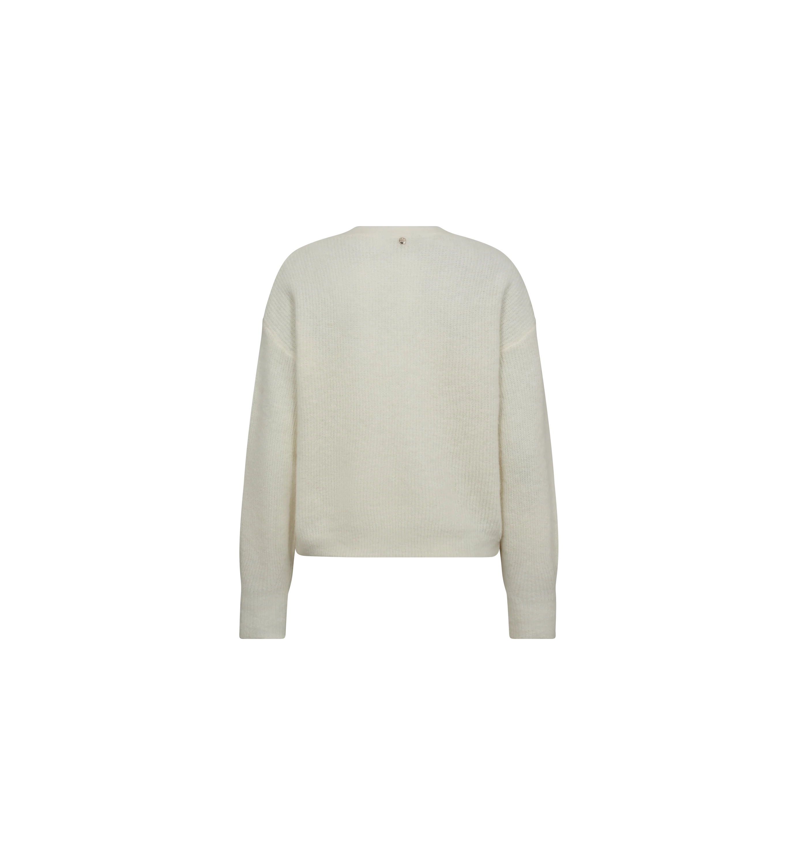 Model trägt den cremefarbenen Mos Mosh THORA Cardigan aus weichem Alpaka-Wollmix mit V-Ausschnitt und Knopfleiste.