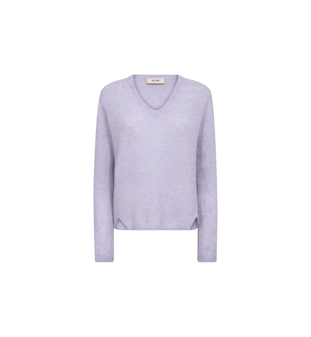 MOS MOSH Mape Sophia Strickpullover in Lavendel mit V-Ausschnitt am Model