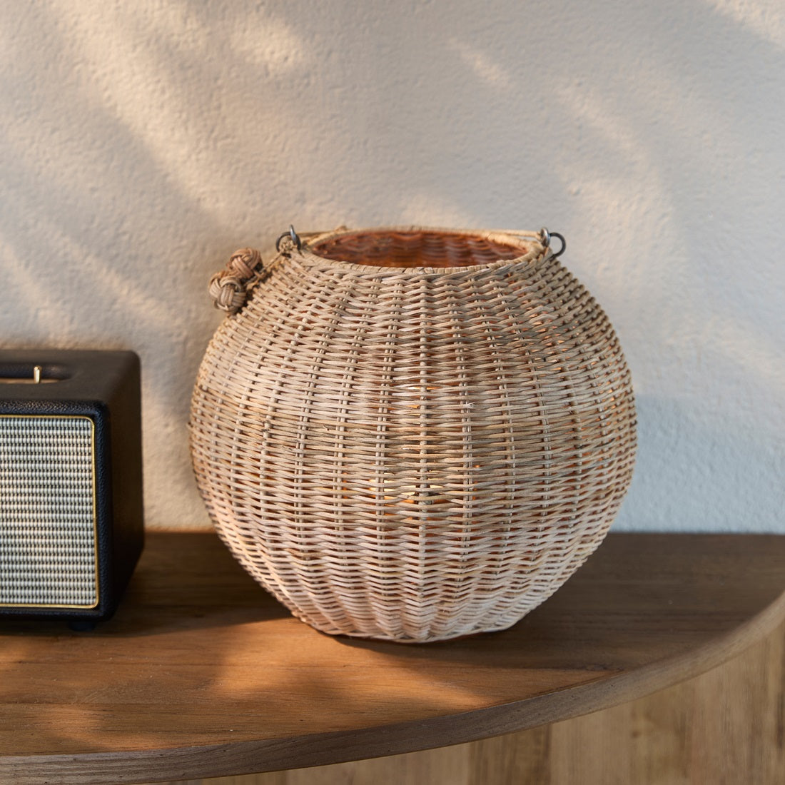 Rattan Windlicht mit Henkel Rustic Rattan Cherchio Lantern von RIVIERA MAISON