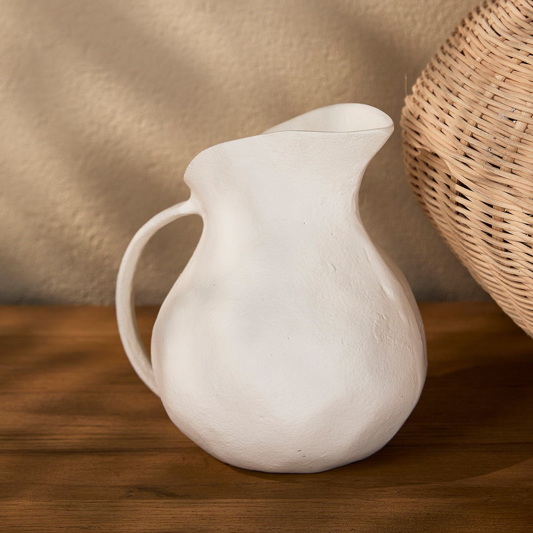 Weiße Seranova Vase von  RIVIERA MAISON