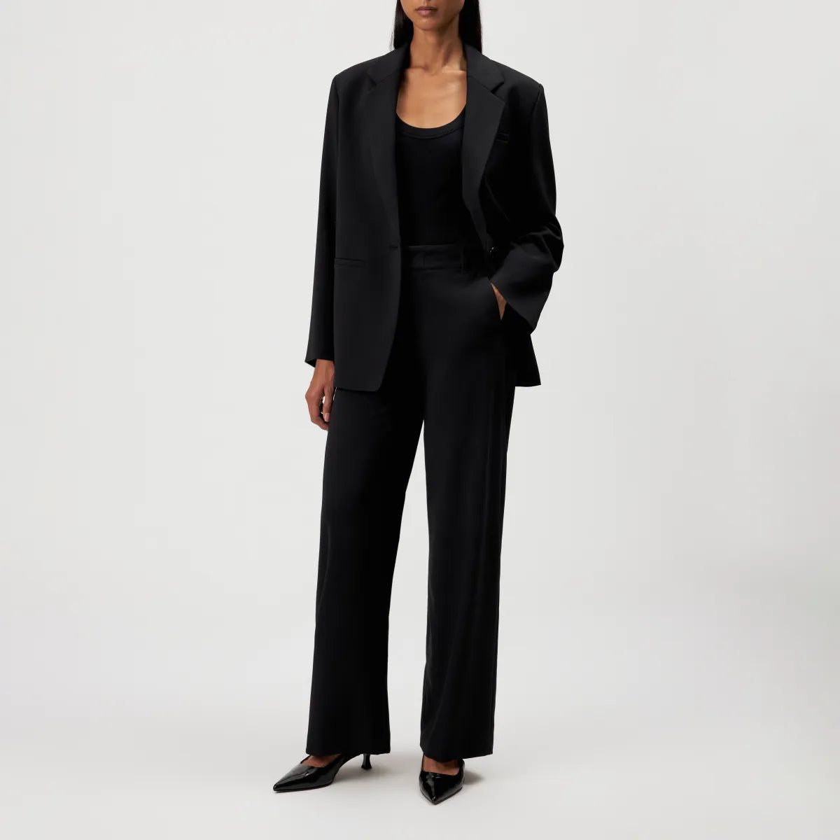 MOWTIE_N von Drykorn. Lässiger, schwarzer Einreiher-Blazer in Twill