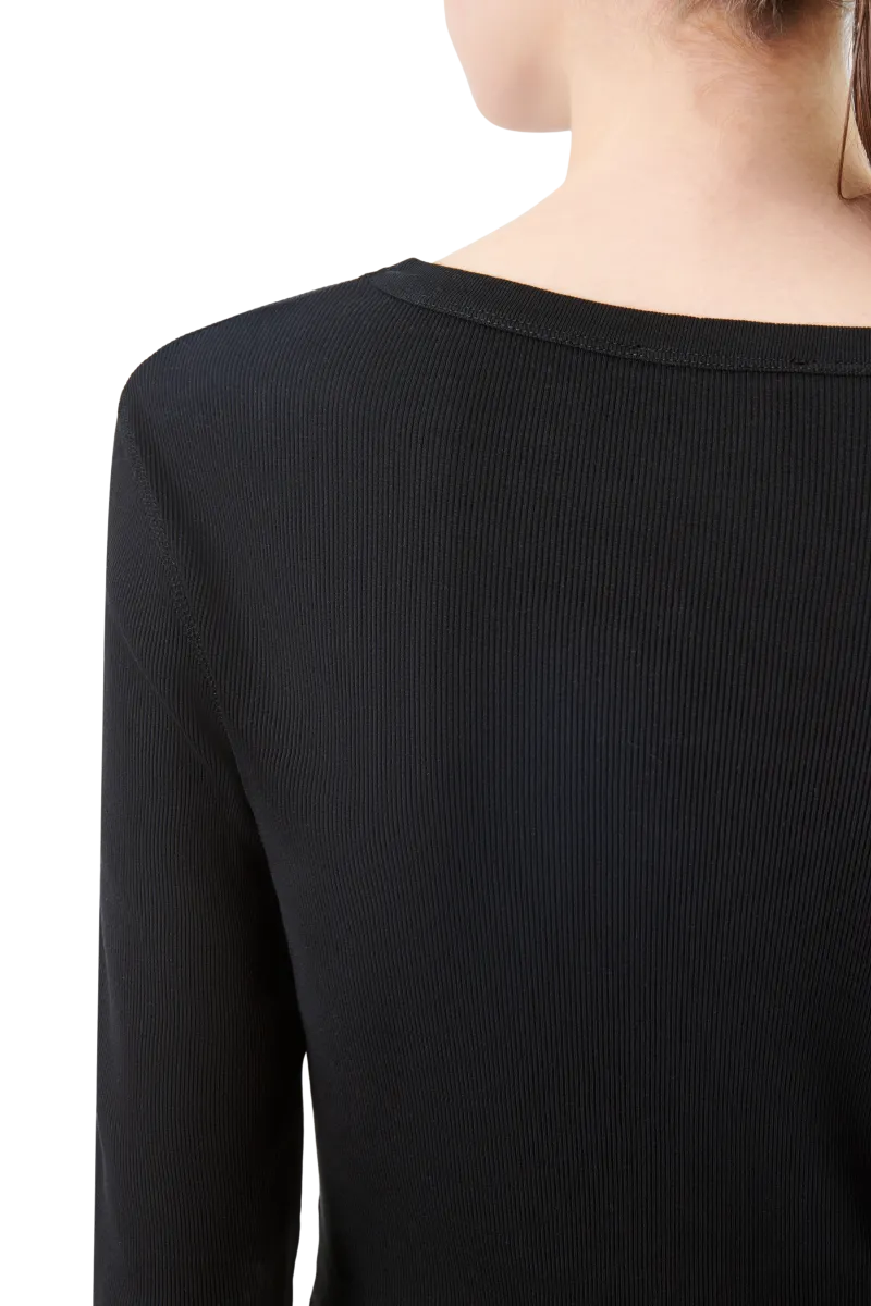 Schwarzes Longsleeve NURIT von Drykorn mit Rundhalsausschnitt und Fein-Ripp.