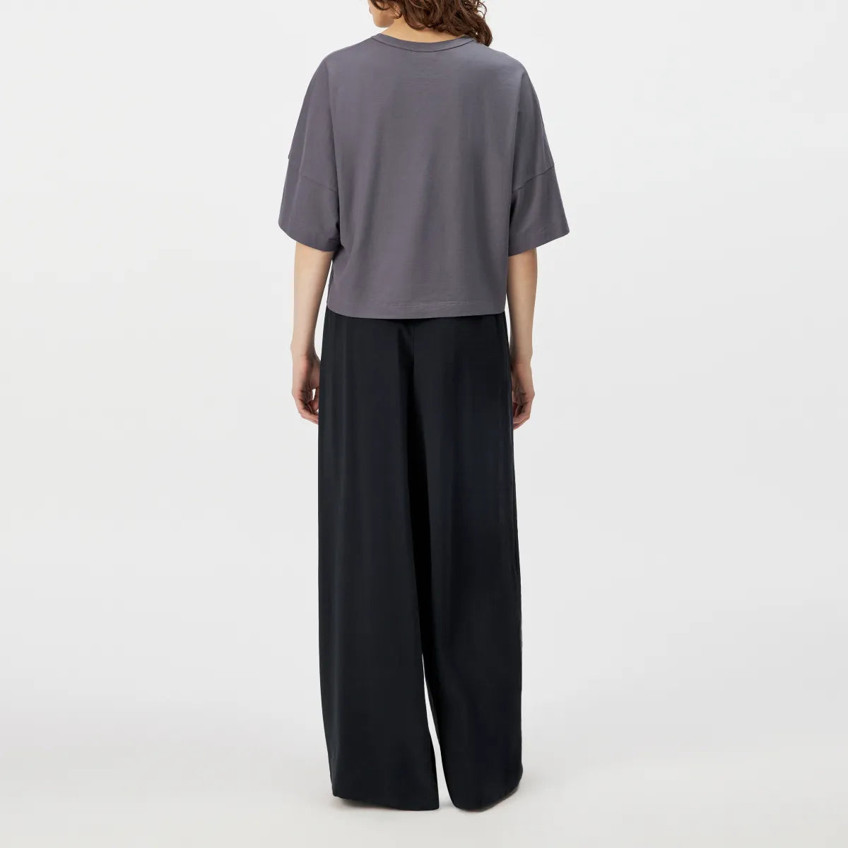 Drykorn T-Shirt KUSIA mit Rundhalsausschnitt und Relaxed Fit. Leichtes Damen-Shirt aus Baumwoll-Crêpe-Jersey mit matter Optik und sommerlich luftigem Tragegefühl.
