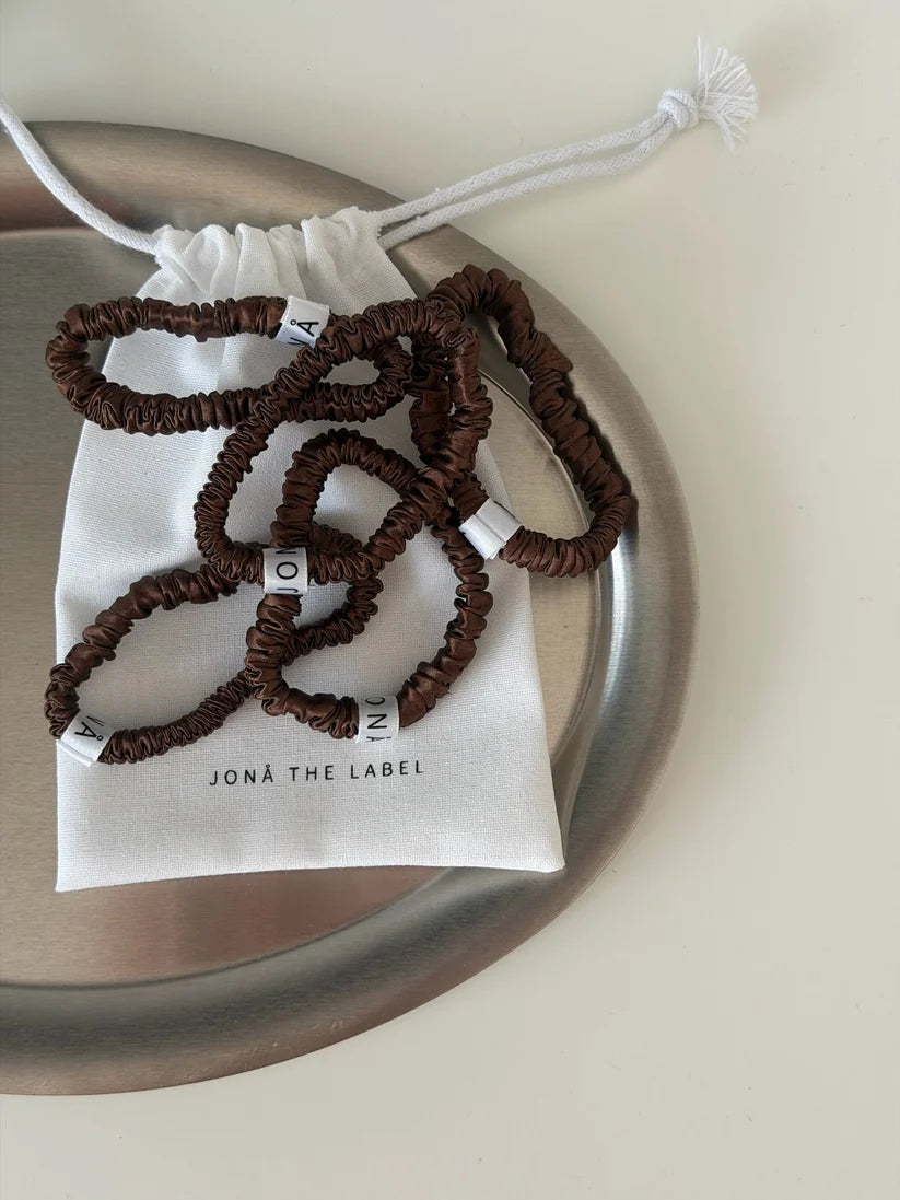 JONÀ THE LABEL SILK SCRUNCHIES – choco