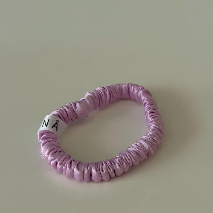 ESSENTIAL SILK SCRUNCHIES von Jona The Label in Lavender