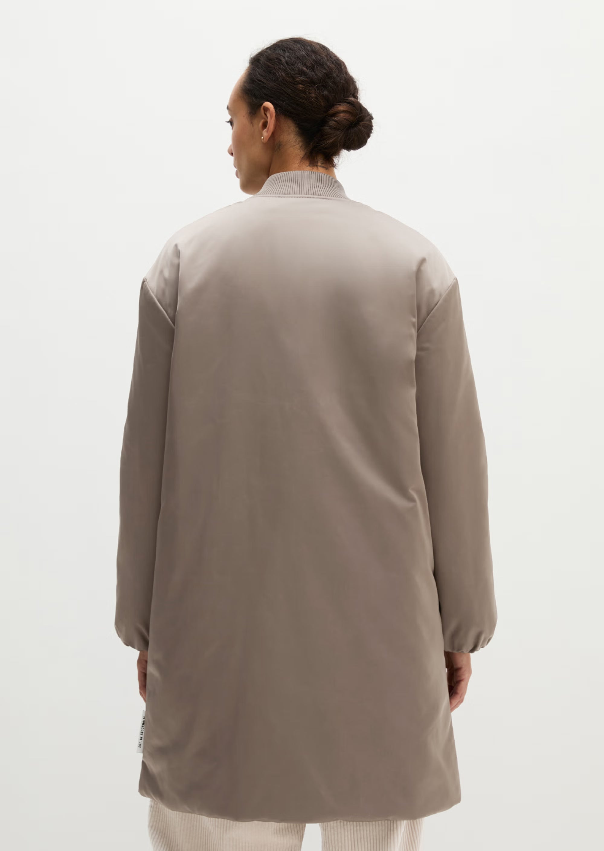 Marc O'Polo Blousonmantel im Aviator-Stil aus recyceltem Polyester in Stone Taupe mit Regular Fit und leicht verlängerter Passform - Rückansicht
