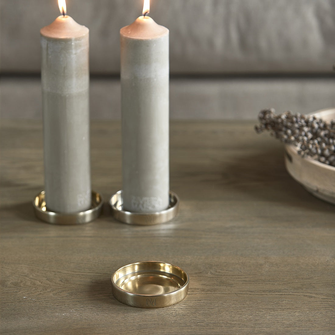 Goldener Kerzenhalter aus Aluminium von Riviera Maison