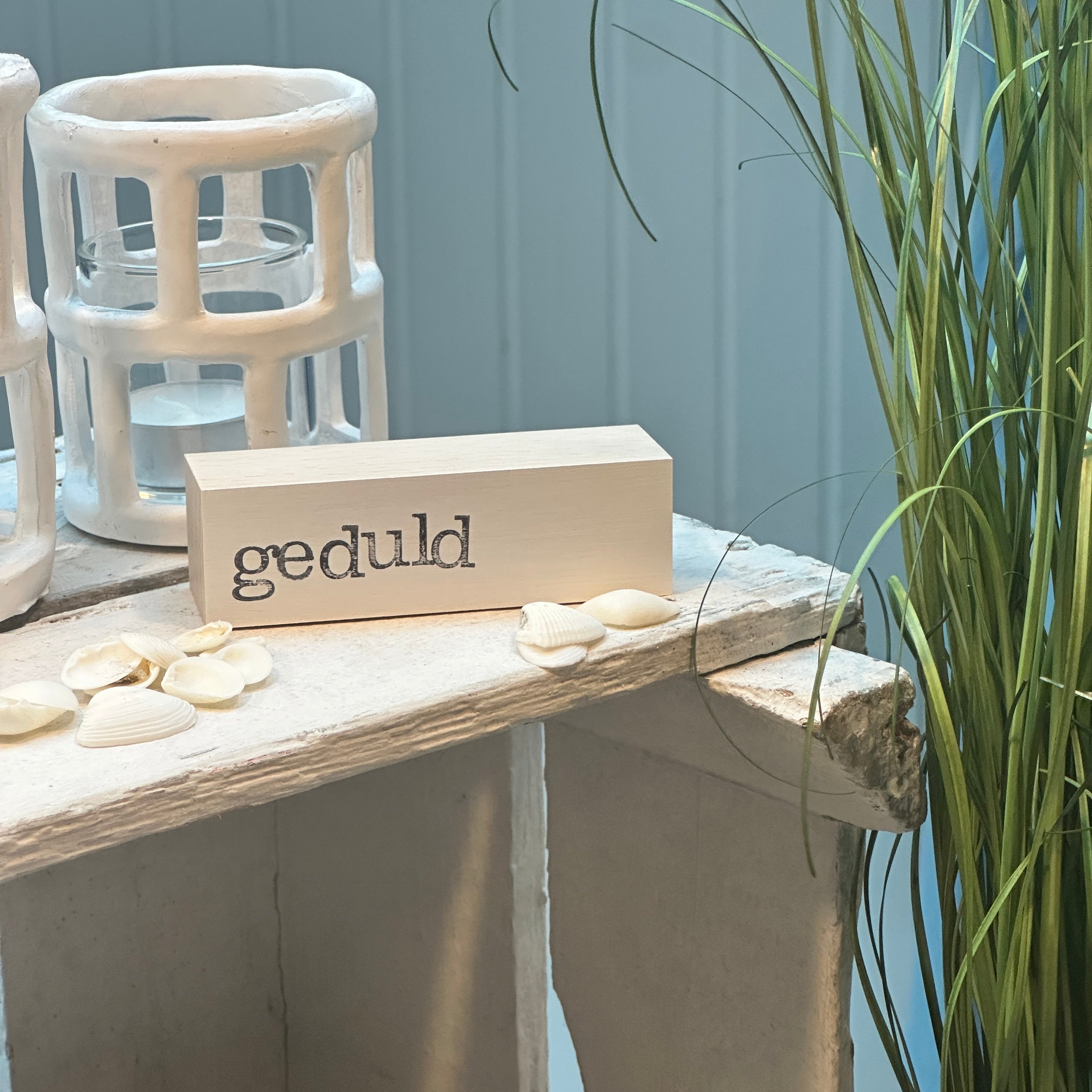 Textbaustein von Iopla mit der Aufschrift GEDULD