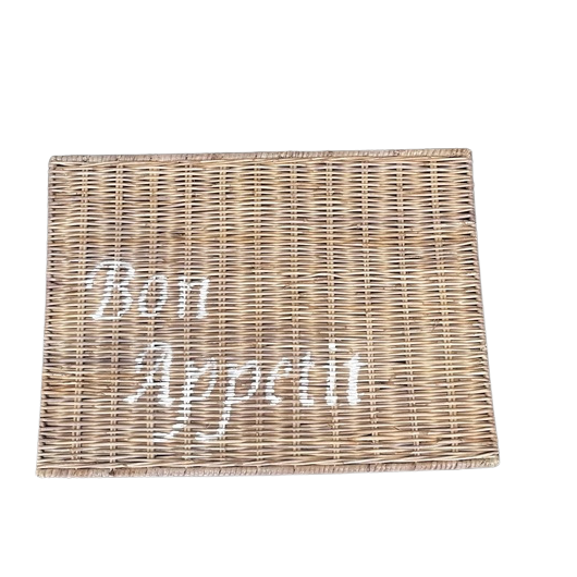 Rattan Tischset mit weißer Aufschrift BON APPETIT von STRANDGUT