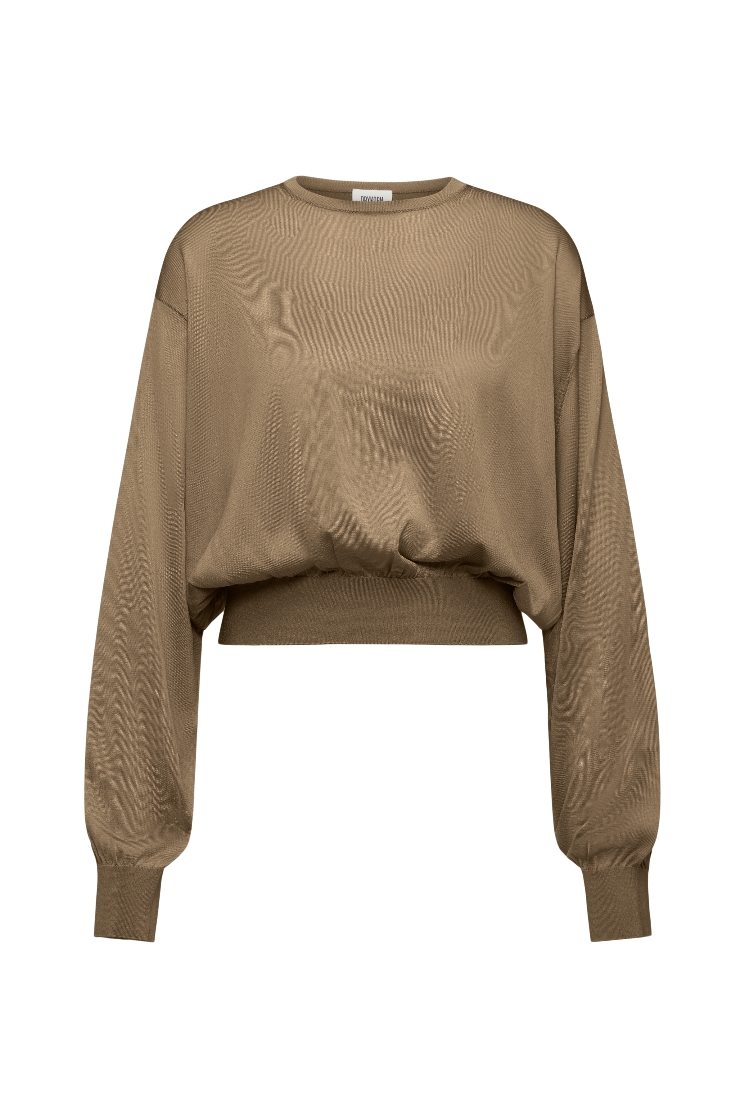 Model trägt den grünen DRYKORN TALOMINA Oversized Strickpullover mit Ballonärmeln und Rundhalsausschnitt aus fließender Acetat-Qualität.