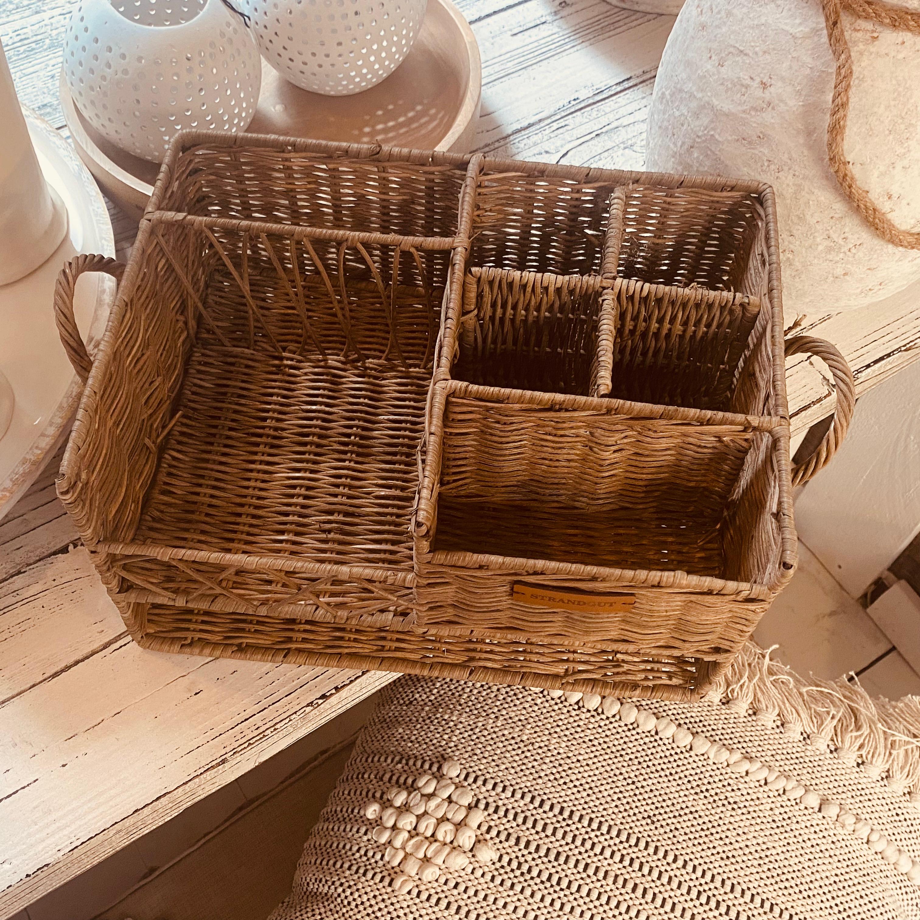 Rattan Storage Crate Set von STRANDGUT mit mehreren unterschiedlich großen Aufbewahrungsfächern und seitlichen Griffen