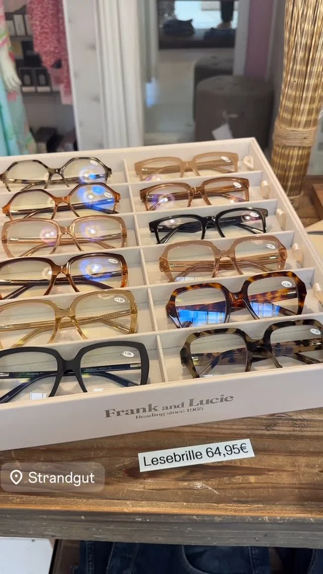 Geht bloß nicht zum Thorsten 😂😂😂 sonst seht ihr danach so toll wie ich und braucht keine Lesebrille mehr 😎 und das wäre natürlich sehr schade. Denn im STRANDGUT findest du die allerschönsten Lesebrillen von Frank & Lucie aus Amsterdam. 
Aber wenn du wirklich einen tollen, kompetenten UND netten FACHMANN für Kontaktlinsen suchst, dann empfehlen wir dir von Herzen Simply-Station.de in Köln Deutz mit ganz lieben Grüßen an Thorsten 

#lesebrille #sonnenbrille #rodenkirchen #deutz #amsterdam #frankandluciereadingglasses #strandgut #fashionblogger