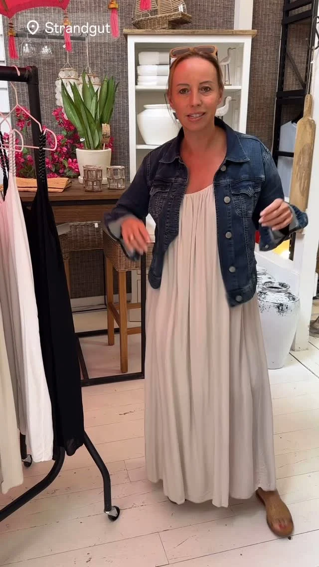 Sommer, Sonne, STRANDGUT-Kleider 👗 
Das leichteste Kleid, dass einfach jedem passt und immer toll aussieht in einer tollen Farbauswahl… 
Du findest sie übrigens alle auch im ONLINESHOP WWW.STRANDGUT-KOELN.DE
oder ruf uns an: 0221/99876820

#fashionblogger #strandgut #rodenkirchen #lindenthal #sürth #marienburg #südstadt, #hahnwald #sommerkleid